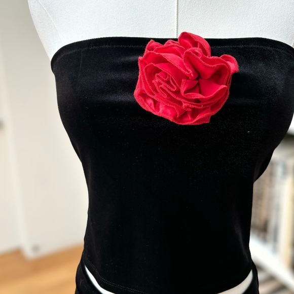 Reformation Adalynn two piece set in black velvet with red rose detail - Picture 8 of 12